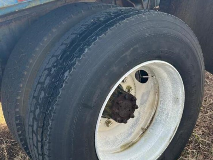 2004-international-durastar-4300-image-8