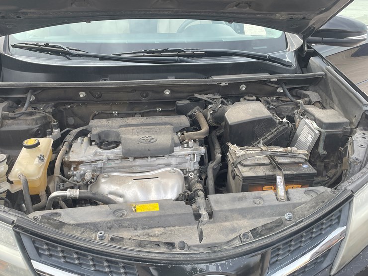 2013-toyota-rav4-image-28