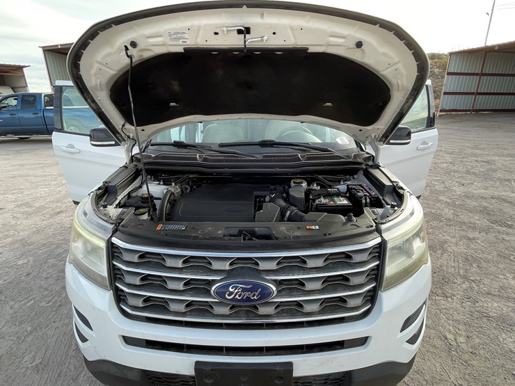 2017-ford-explorer-image-134