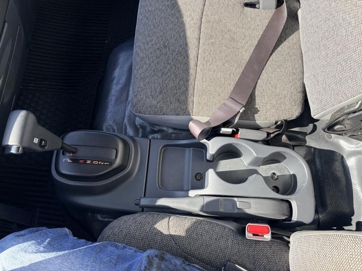 2023-isuzu-nrr-image-18