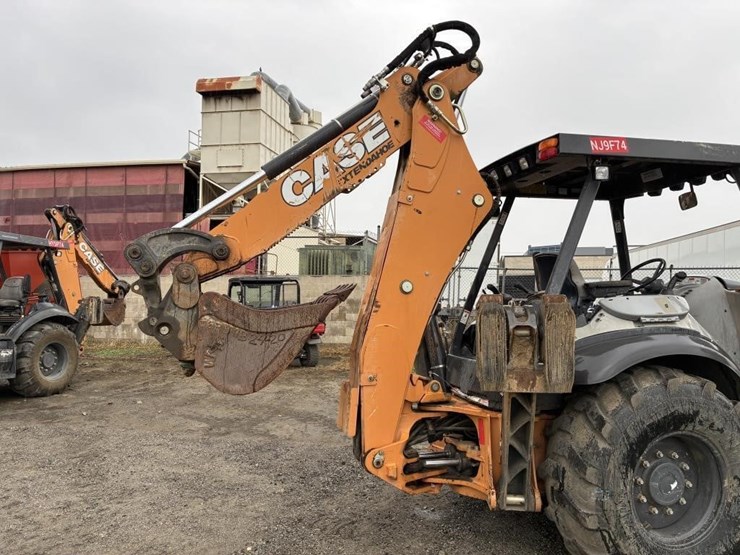 2019-case-580sn-image-11