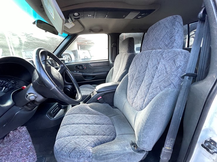 2002-chevrolet-s10-image-34