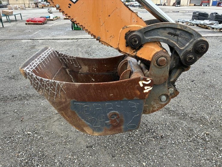 2018-case-580sn-image-16