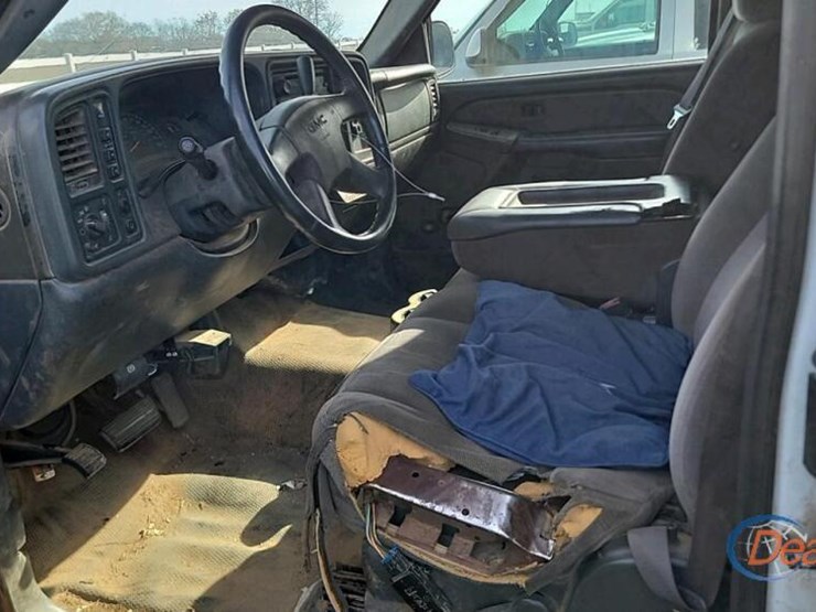 2003-gmc-2500hd-image-12