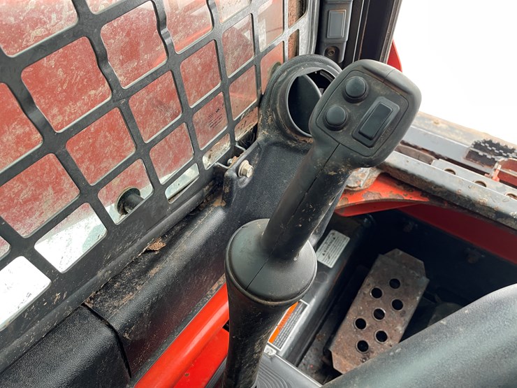 2022-kubota-ssv65-image-41