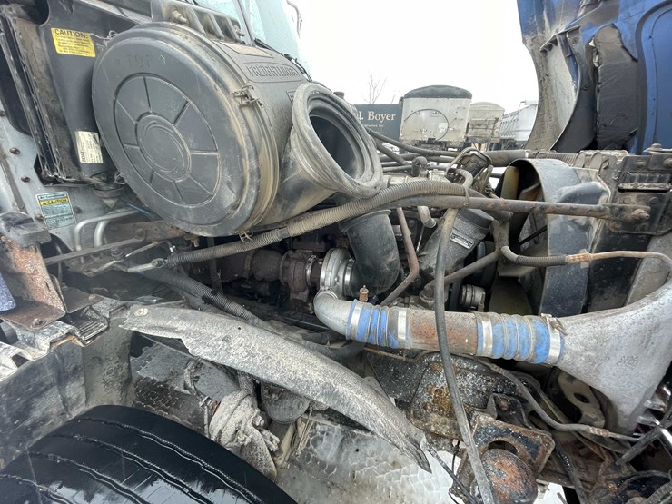 #308-•-2005-freightliner-columbia-semi-tractor-(has-wi-title)-(denmark,-wi)-image-67