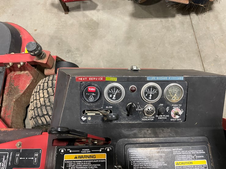 toro-groundsmaster-325d-image-15