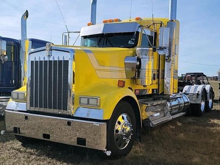 2020-kenworth-w900-image-1