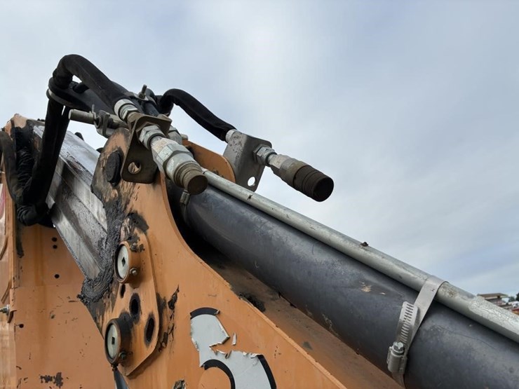 2018-case-580sn-image-15