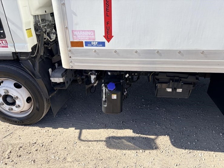 2017-isuzu-nrr-image-8