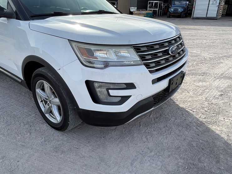 2017-ford-explorer-image-23