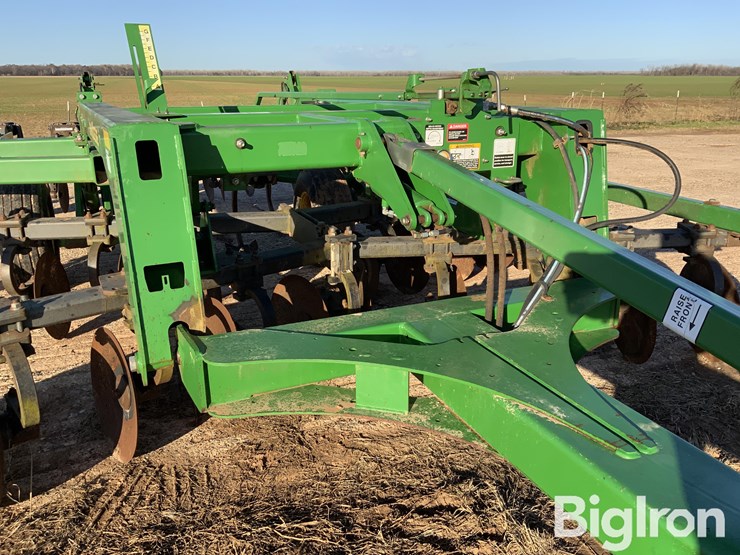 2014-john-deere-2700-image-15