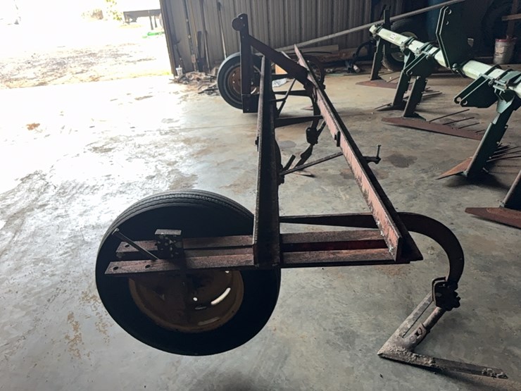 pittsburgh-4-row-cultivator-with-gauge-wheels-image-2