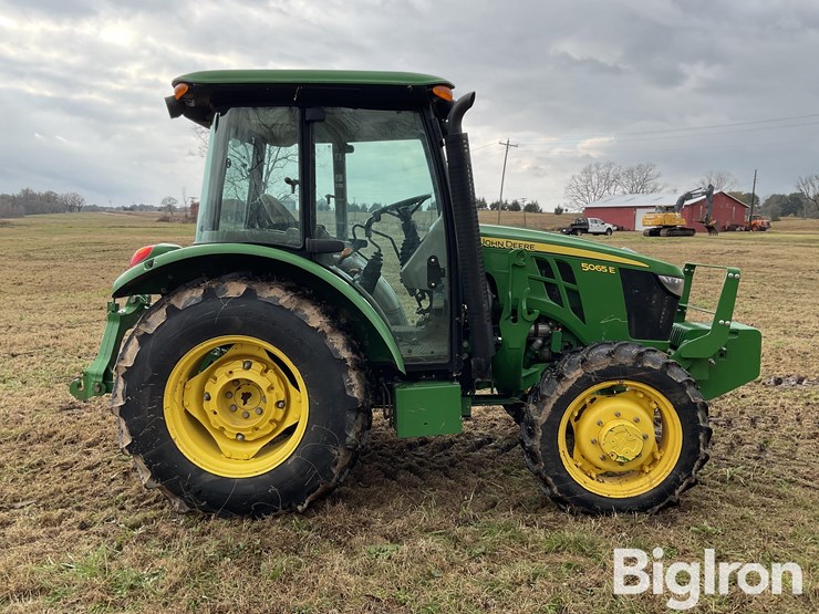 2022-john-deere-5065e-image-4