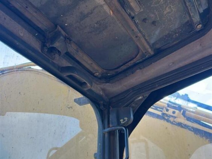 komatsu-pc270-lc-image-22