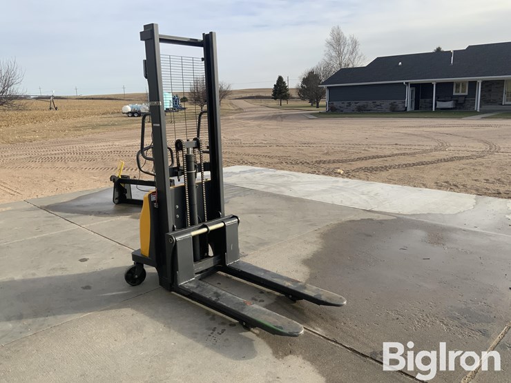 2200lb-electric-pallet-mover-image-3