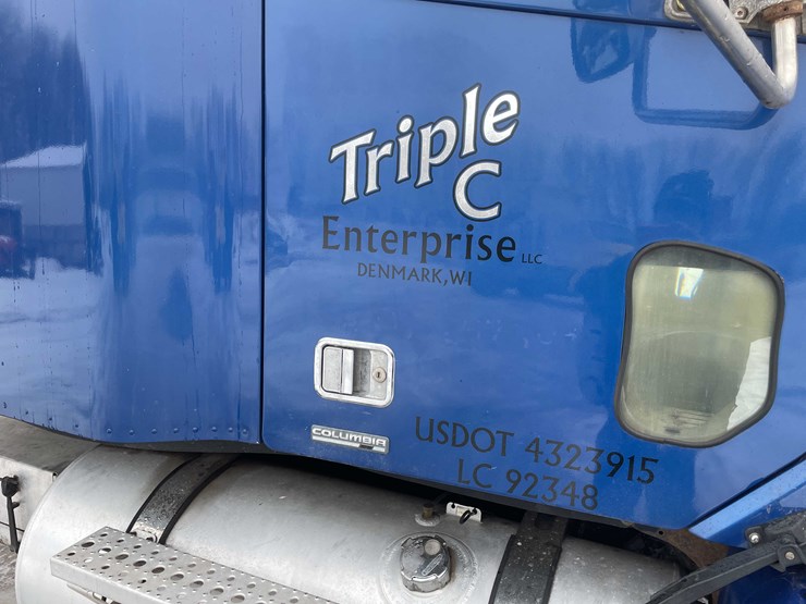 #308-•-2005-freightliner-columbia-semi-tractor-(has-wi-title)-(denmark,-wi)-image-23