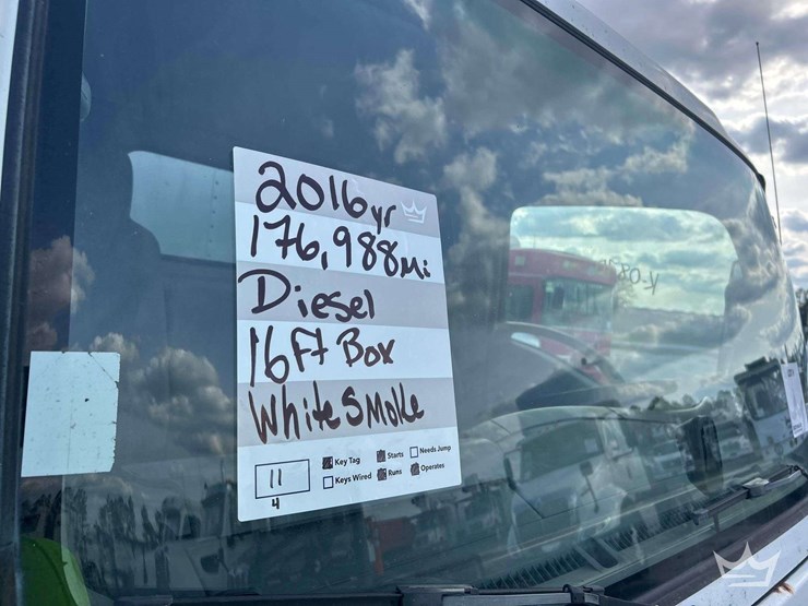 2016-isuzu-npr-image-25