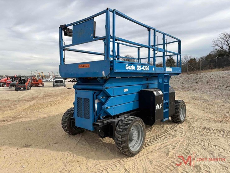 2015-genie-gs4390-roughterrain-scissor-lift-image-7