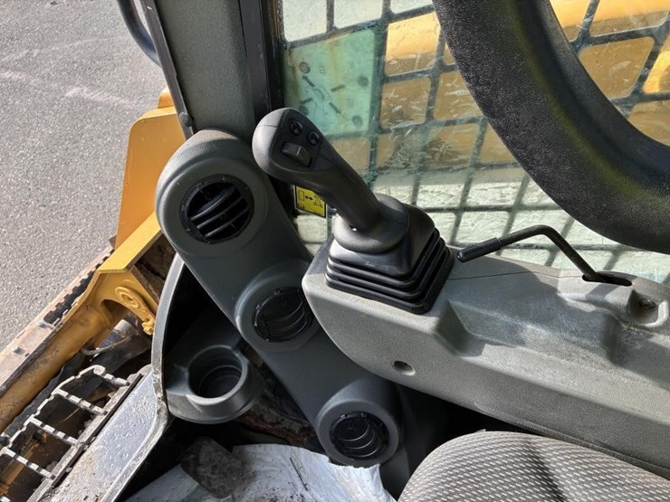 2024-caterpillar-259d3-image-15