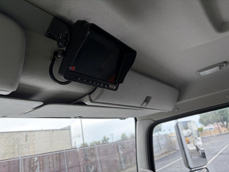 2016-hino-box-truck-image-19