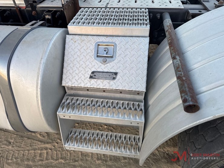 2020-mack-anthem-64t-image-7