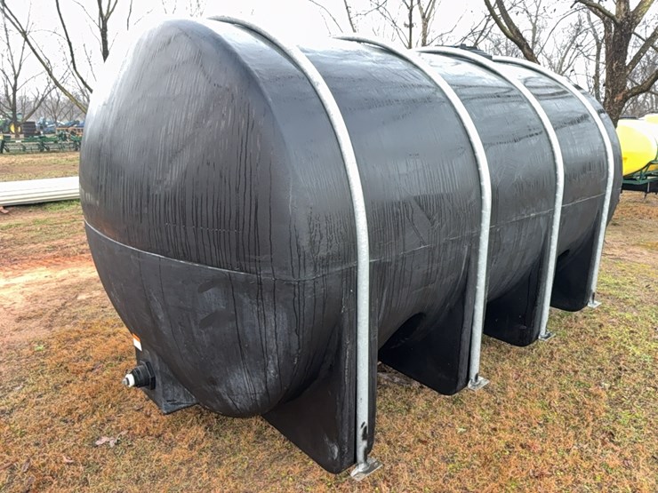 3235-gallon-black-poly-tank-with-straps---brand-new!!!-never-had-anything-in-it-and-has-been-inside-the-shed-since-bought-image-1