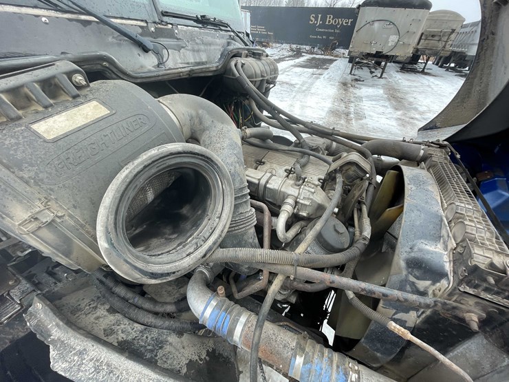 #308-•-2005-freightliner-columbia-semi-tractor-(has-wi-title)-(denmark,-wi)-image-70