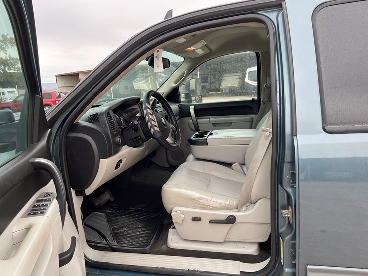 2011-chevrolet-silverado-2500hd-lt-image-54