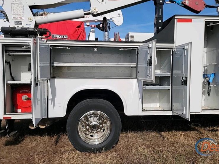 2017-ford-f550-image-8