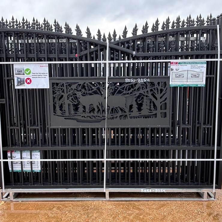 #8048 • 1 SET | METAL DRIVEWAY GATE, DEER MOTIF