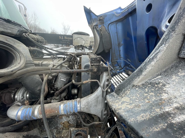 #308-•-2005-freightliner-columbia-semi-tractor-(has-wi-title)-(denmark,-wi)-image-68