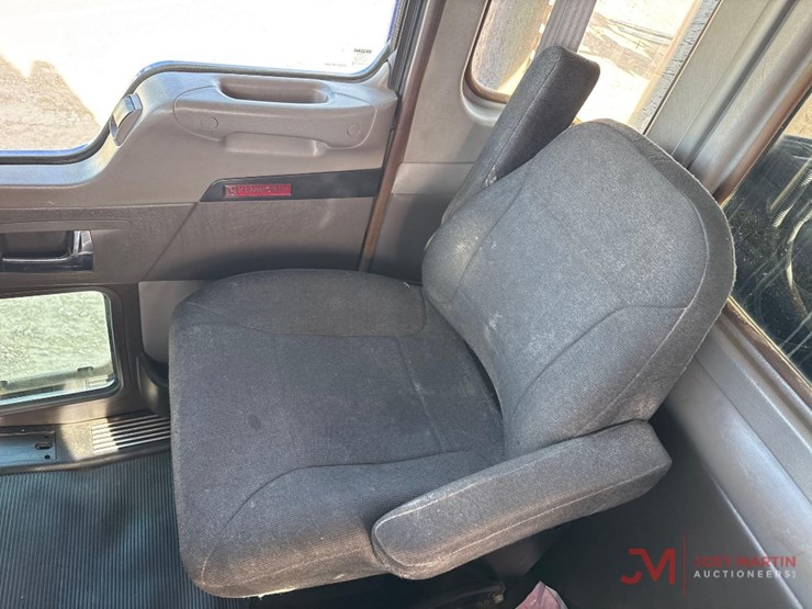 2013-kenworth-t800-image-33