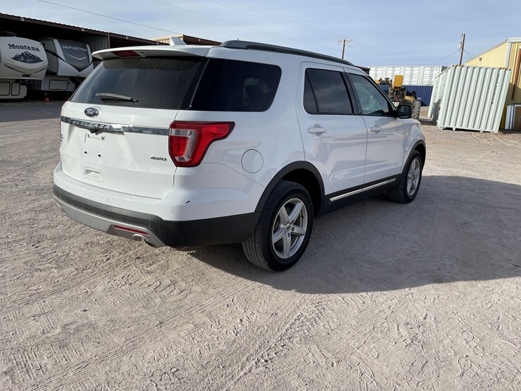 2017-ford-explorer-image-5