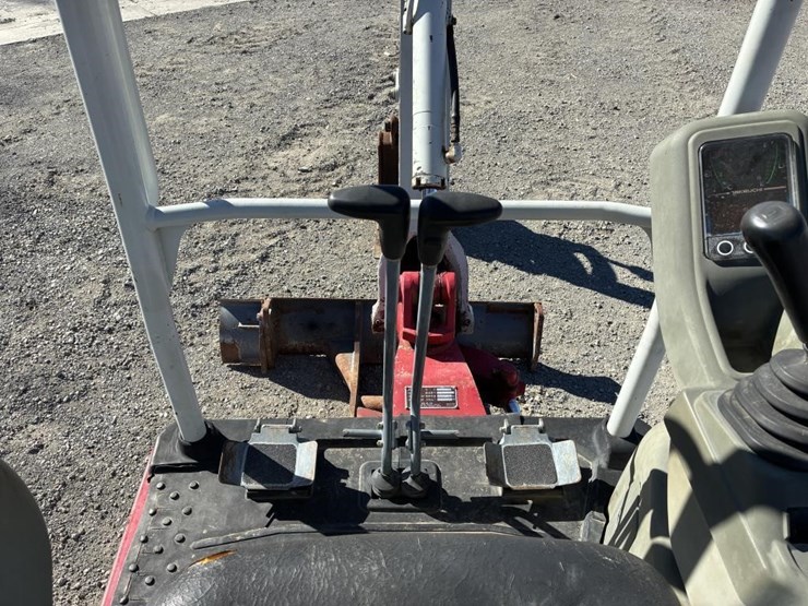 2015-takeuchi-excavator-tb216-image-12