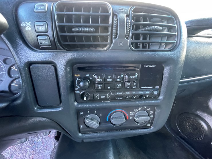 2002-chevrolet-s10-image-39