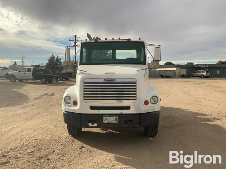 1999-freightliner-fl112-image-2