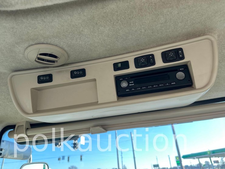 2017-john-deere-8400r-image-16