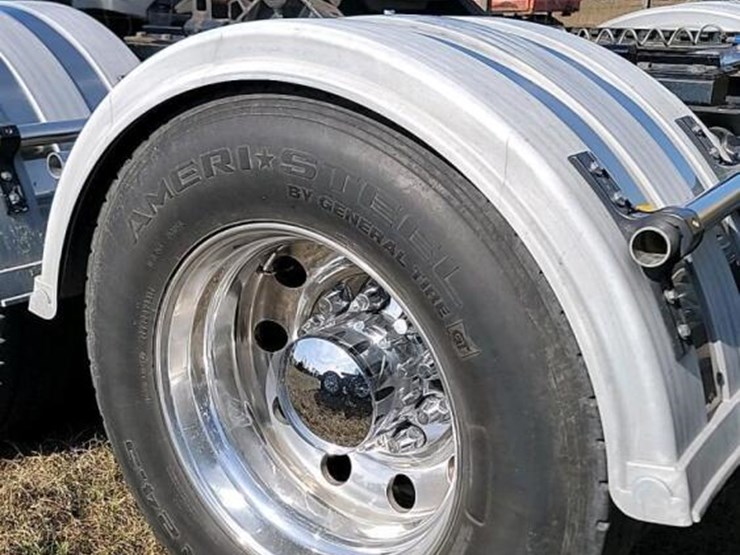 2020-kenworth-w900-image-9