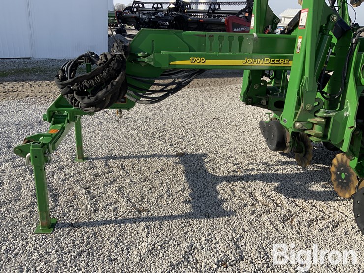 2010-john-deere-1790-ccs-image-10