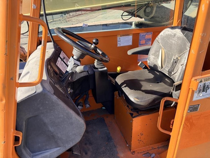 2004-jlg-g9-43a-image-18