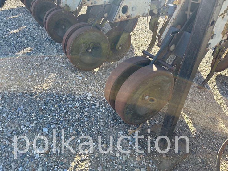 2616---hiniker-12-row-cultivator/-nitrous-applicator-image-7