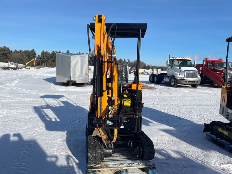 #132-•-miva-va13-mini-excavator-(mosinee,-wi)-image-2