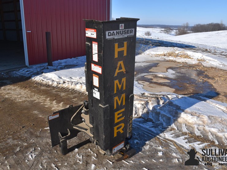 danuser-hammer-sm40-post-driver-skid-steer-attachment-image-1