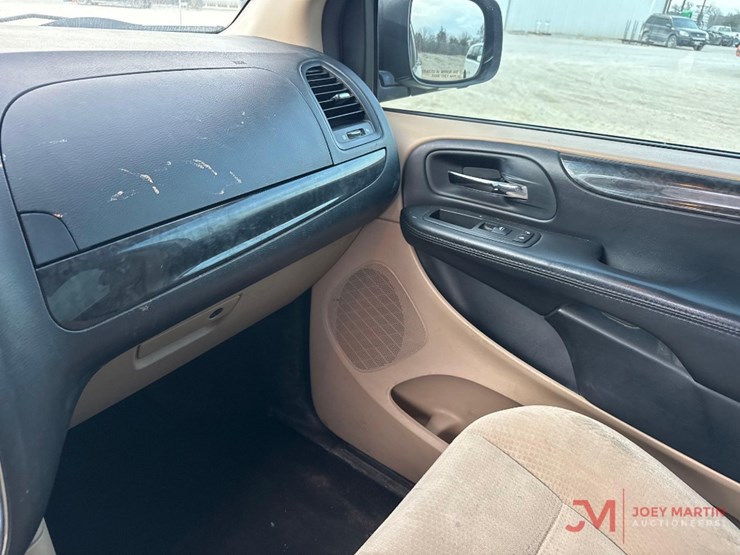 2015-dodge-grand-caravan-image-20