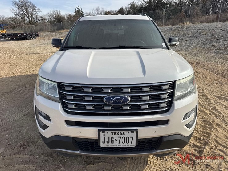 2017-ford-explorer-xlt-image-5