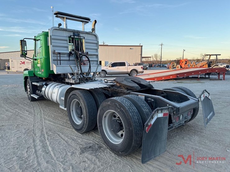 2020-mack-anthem-64t-image-3