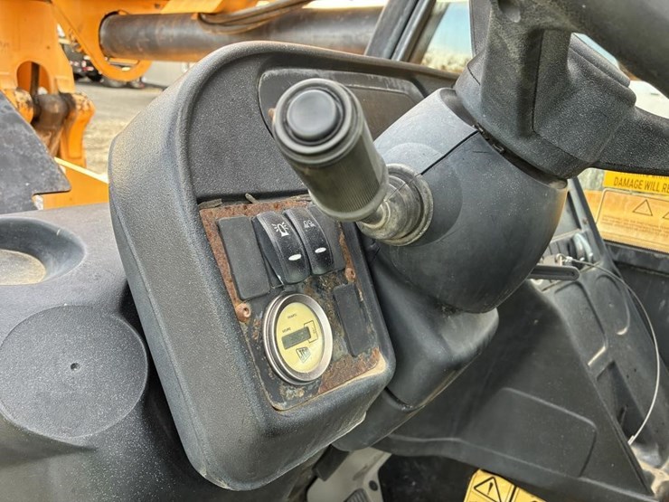 jcb-telescopic-reach-lift-image-17