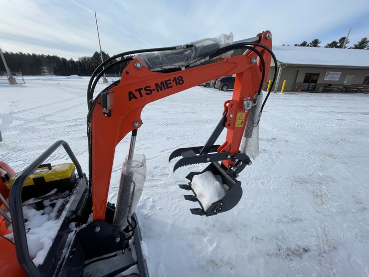 #140-•-landhero-me18-mini-excavator-(mosinee,-wi)-image-5