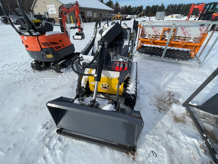 #156-•-landhero-mini-skid-steer-loader-(mosinee,-wi)-image-2